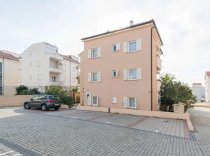 Lovely Holiday Home in Novalja With Garden