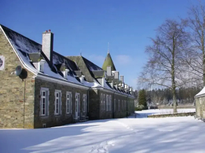 Le Hameau du Chateau - Elegance and Serenity