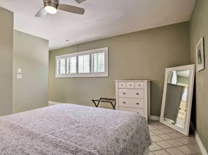 2 Mi to Beach: Updated & Private Oakland Park Gem!