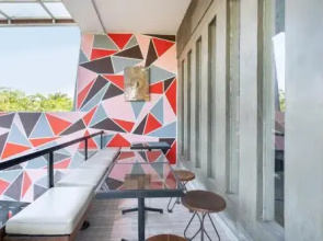 Metro House by OYO