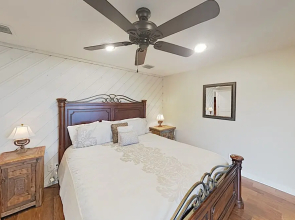 3BR 2BA Lake Travis Waterfront with Boat Launch by RedAwning