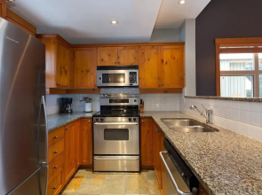 Beautifully Renovated, Fantastic Views Ski in out 3 Beds - Mountain Star