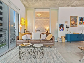 Stylish City Loft Downtown Steps to Bayfront Park