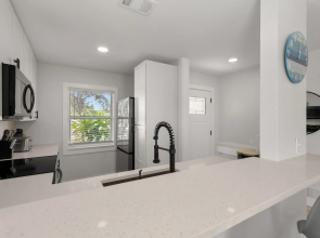 Relaxing 2BR Florida Home Close to Beach
