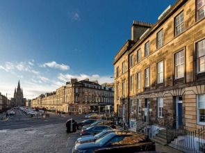 Heart of Edinburgh City Centre 3 Bedroom Georgian Apartment