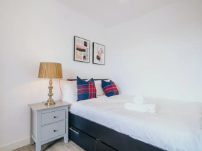 Vibrant Bright Apartment Sheffield Sleeps 2