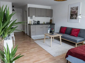 FULL HOUSE Studios - Southern Prime Apartment