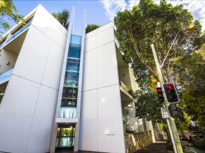 Two Storey Lux Apartment Near CBD