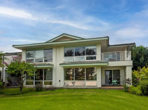 Emmalani 411 - AC, spacious, golf course view, close to beach!