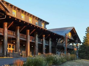 Glacier Park Lodge