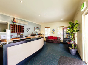 Shamrock Gardens Motel