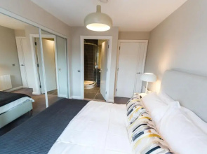 5 star brand new city centre apartment