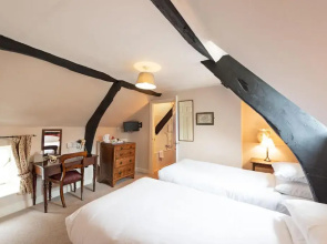 Corinium Hotel & Restaurant