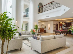 Lagoon & Beach Steps Away 5-bdrm Villa Elegancia