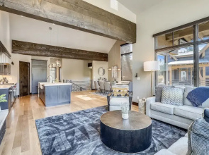 Jones Powder Haus 4 Bedroom Townhouse by Redawning