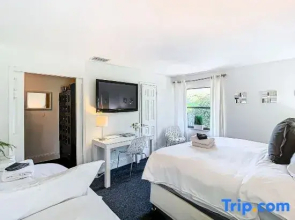 TampaGolfVillas by AmericanVacationLiving 7 Room