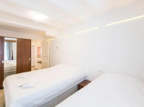 Beautiful 2BR House w/AC 400meters Taksim Square
