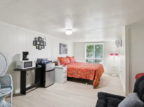 Dave's Last Resort Lakeside - Long Stay Discount - Cozy Cabin 6 1 Bedroom Hotel Room