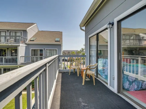 Balcony & Community Perks: Condo in Surfside Beach
