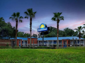 Days Inn by Wyndham Chipley