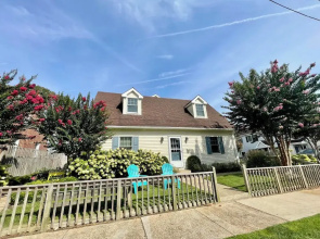 King Charles Avenue 404 #4