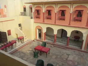 Hotel Fort Madhogarh