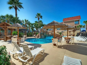 Sleeps 23, 2 Beachside Homes Resort Pool, Walk to the Beach, Balcony + Yard