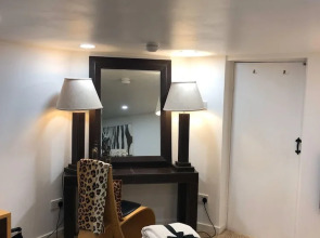 Blackpool Abode - Empress Hall African Apartment