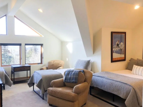 Bear Creek Lodge 407 4 Bedroom Condo by Alpine Lodging Telluride