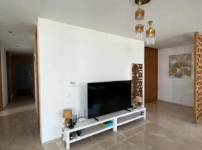 Beautiful sunny apartment with swim pool in Marina