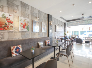 OYO 75321 Gemma Patong