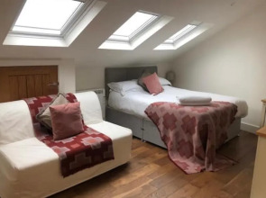 Dennington Apartments STUDIO