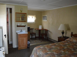 Kennebunk Gallery Motel & Cottages