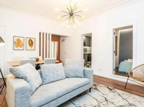 Elegant 2 Bedroom Apartment in Iconic Alfama!