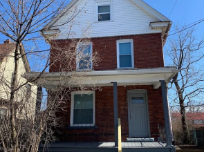 The Southside Villa - With Private Yard & Parking, Near Falls & Casino by Niagara Hospitality