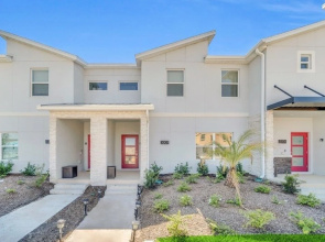 Amazing Story Lake Town Home With Pool 4 Bedroom Townhouse by RedAwning