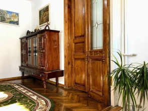 Unique Old Town Home 2min to Beach & Harbour