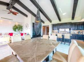 Beautiful 3 Bedroom Condo