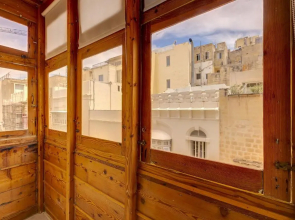 Stylish 2BR Apartment in Valletta