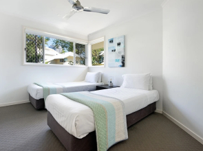 Diamond Beach 3 Bedroom Poolside Apartment - 34
