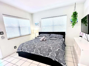 Southwinds 6 for 3 Just Steps From the Beach