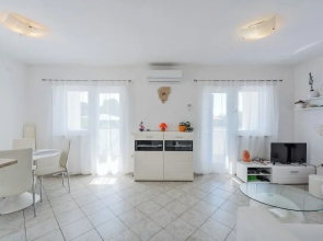 Family home with hydromassage pool & fun activities