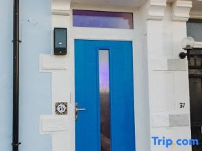 Sunbeam House Apartment 1