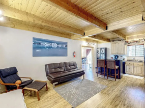 3BR w/ Views, Ping-pong, Deck, & Fireplaces