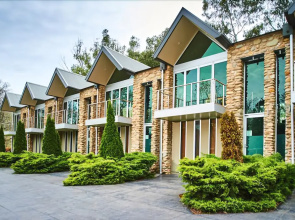 No.6 - Luxury Private Haven in the Heart of Bright