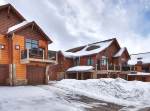 78 Alders Townhouse with Heated Garage by RedAwning