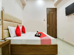 OYO Flagship 70294 Makkar's Rest Inn