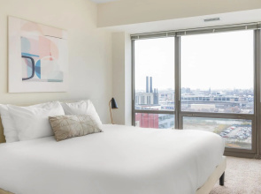 Chicago | Executive 1BD/1BA Plus Den South Loop Apartment