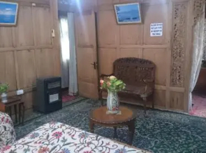 Shabistan Group of Houseboats