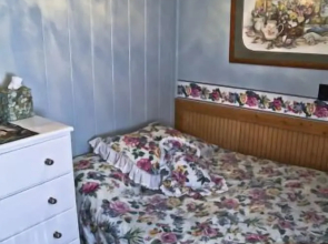 #3 - Chantilly 2 Bedroom Cabin by RedAwning